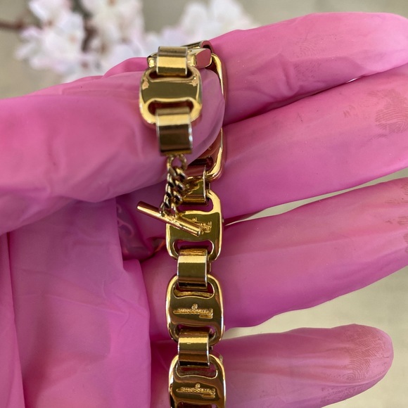 🌟FERRAGAMO🌟 SALVATORE FERRAGAMO BRACELET (GENUINE, SIGNED) VERY CUTE - Picture 11 of 13
